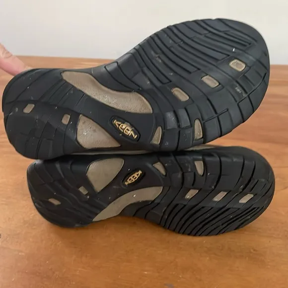 Keen Toyah Sneakers Size 6.5