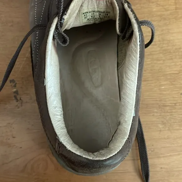 Keen Toyah Sneakers Size 6.5