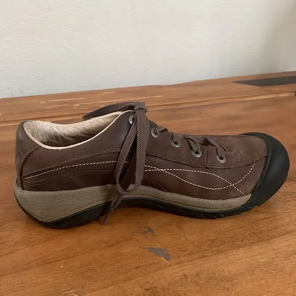 Keen Toyah Sneakers Size 6.5