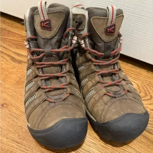 KEEN voyageur Hiking book Men’s size 9.5