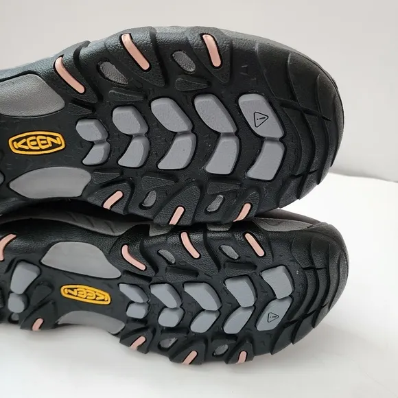 Keen Women’s Steens mid waterproof hiking boots Size 10