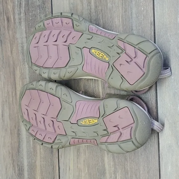 Keen Womens Whisper Waterproof Outdoor Hiking Sandals Shoes sz 8