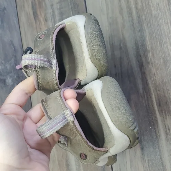 Keen Womens Whisper Waterproof Outdoor Hiking Sandals Shoes sz 8