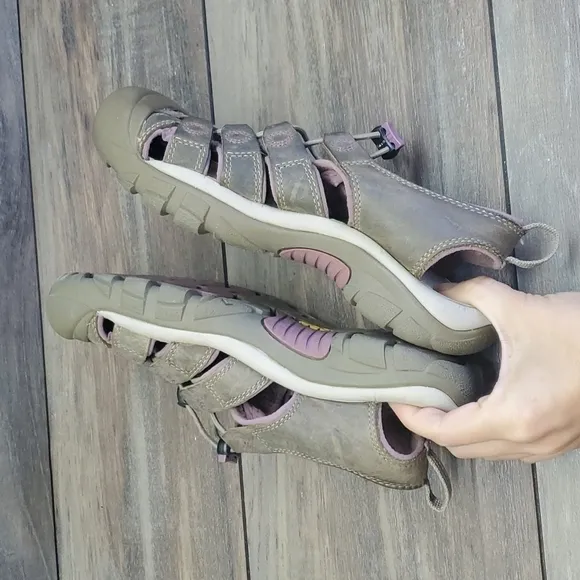 Keen Womens Whisper Waterproof Outdoor Hiking Sandals Shoes sz 8
