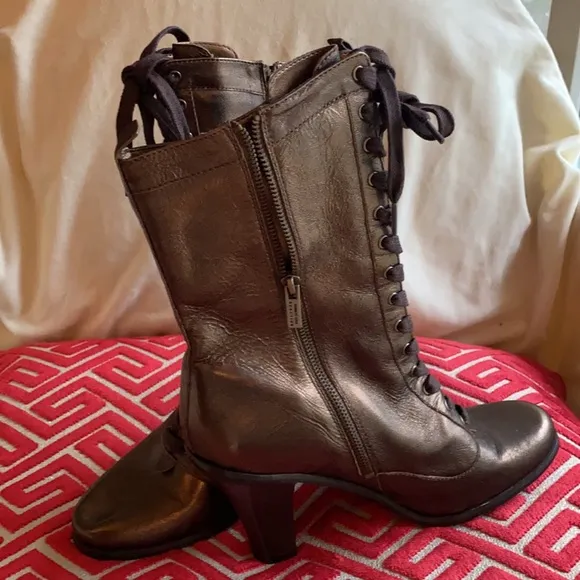 Kenneth Cole Beautiful Embroidery Metallic Boots
