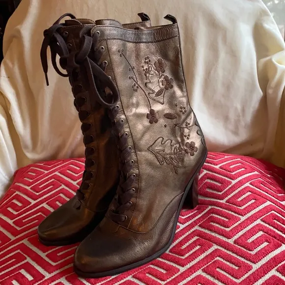 Kenneth Cole Beautiful Embroidery Metallic Boots
