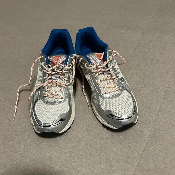 Kith ASICS“knicks” Men’s Silver and Blue Shoes