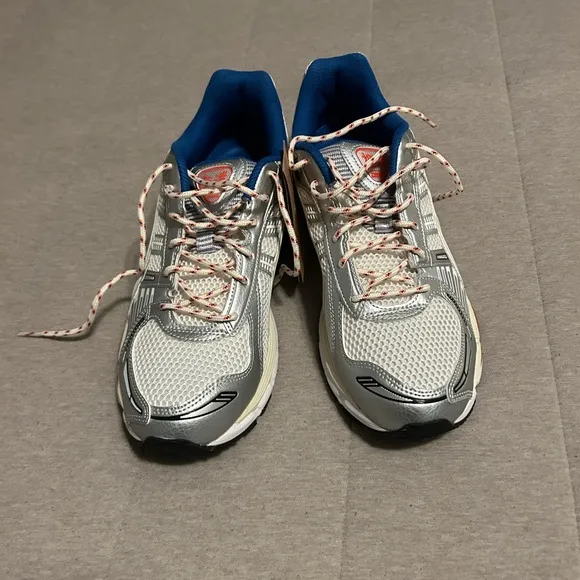 Kith ASICS“knicks” Men’s Silver and Blue Shoes