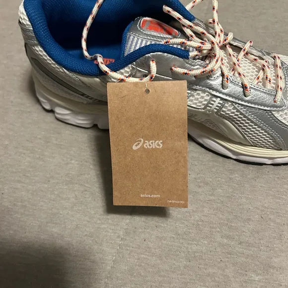Kith ASICS“knicks” Men’s Silver and Blue Shoes