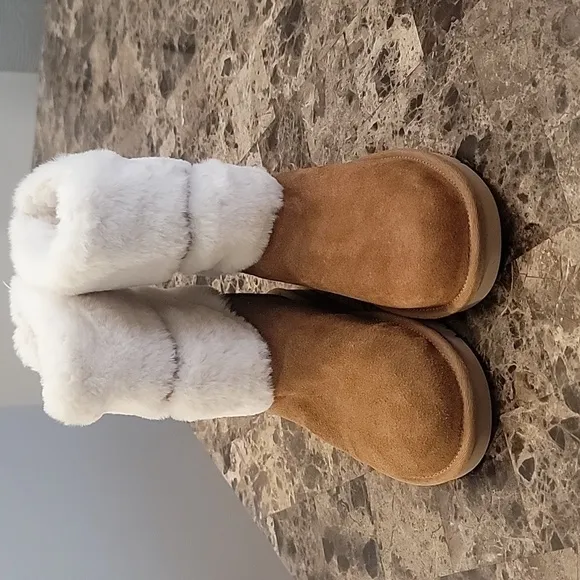 Koolaburra by Ugg Dezi Woman's Boots Size 6