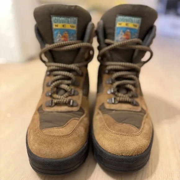 La Reginetta Italian Vintage Brown Hiking Boots. US women’s size 8.5 (EUR 39)