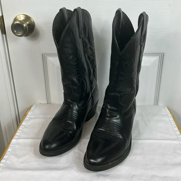 Laredo black mens cowboy boots size 8D. LEA.VAMP. FOX