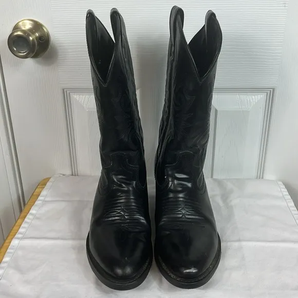 Laredo black mens cowboy boots size 8D. LEA.VAMP. FOX