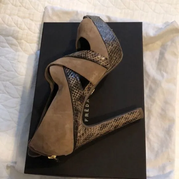 Like New Tory Burch Waverly Suede/Snakeskin Platform Heels Size 8