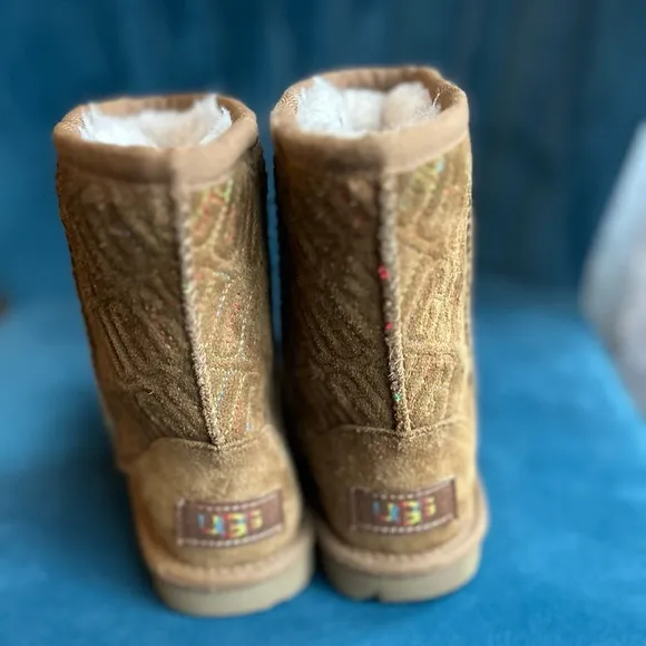 Little Girls embroidered Ugg print boots size 11
