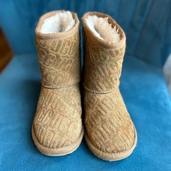 Little Girls embroidered Ugg print boots size 11