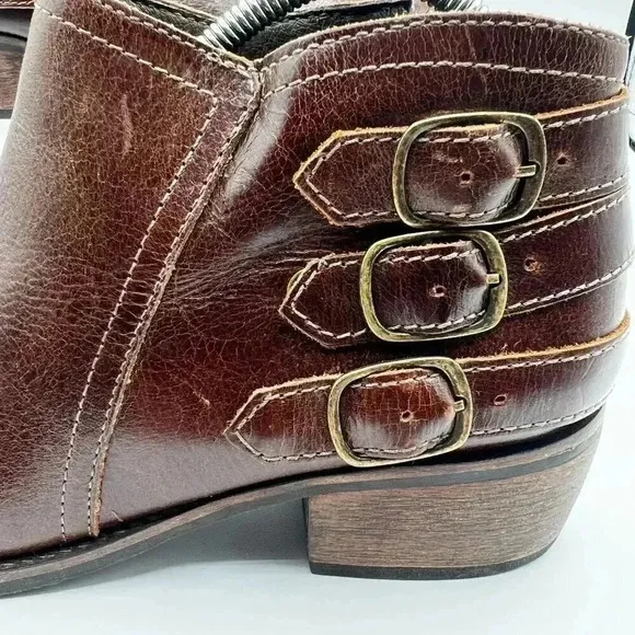 Matisse Kate Ankle Booties 8 M Womens Smooth Distressed Leather Buckle Strap Zip