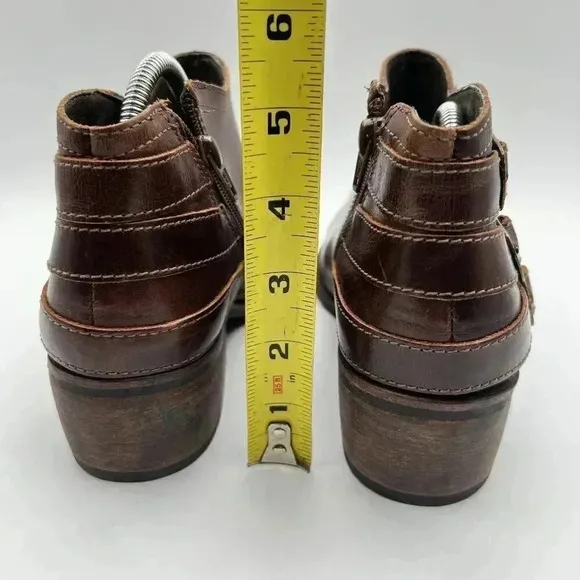 Matisse Kate Ankle Booties 8 M Womens Smooth Distressed Leather Buckle Strap Zip