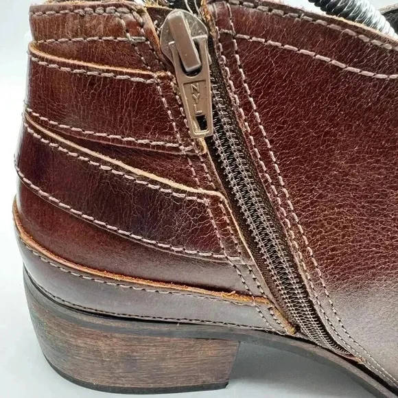 Matisse Kate Ankle Booties 8 M Womens Smooth Distressed Leather Buckle Strap Zip