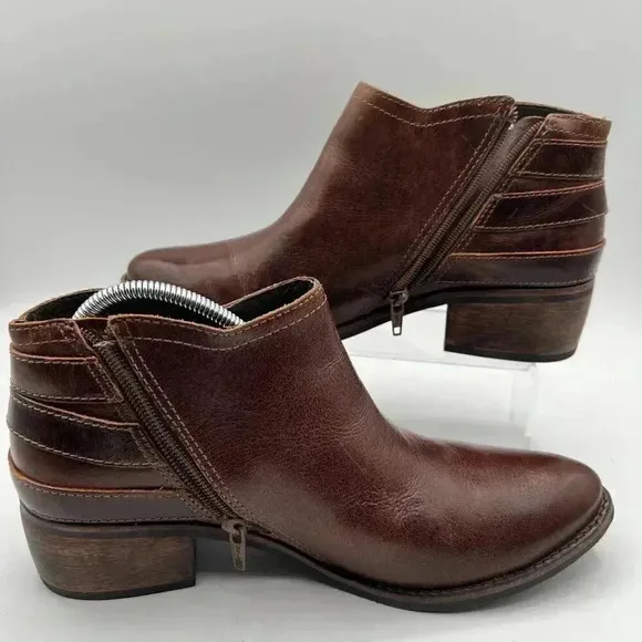 Matisse Kate Ankle Booties 8 M Womens Smooth Distressed Leather Buckle Strap Zip