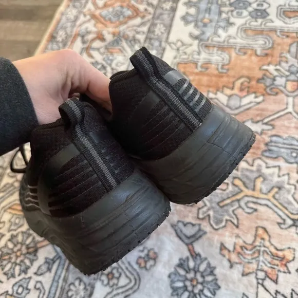 Men’s black Sketchers sneakers