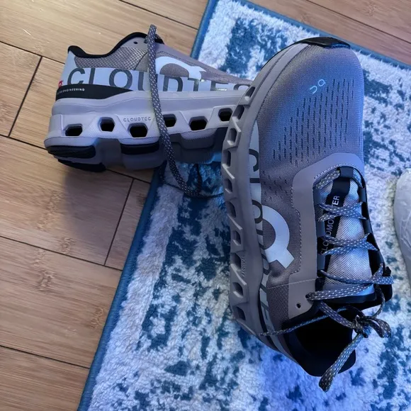 Mens On Cloudmonster Running Shoes size 7- BRAND NEW IN BOX