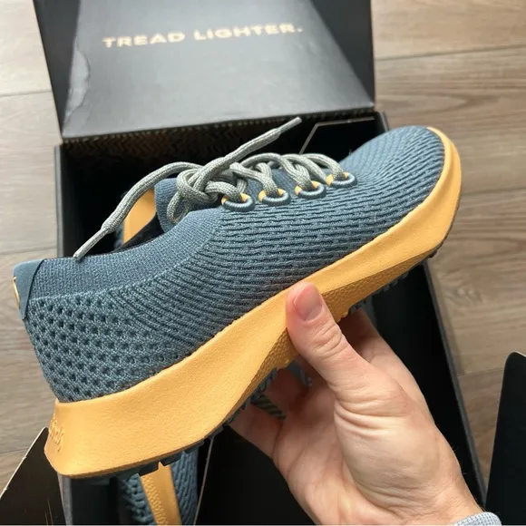 Mens Size 10 Allbirds Tree Dasher 2 Running Shoes Blue/Tan