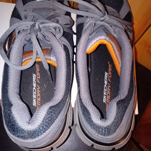 Men's Skechers memory foam lite weight sneakers