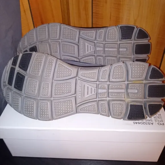 Men's Skechers memory foam lite weight sneakers