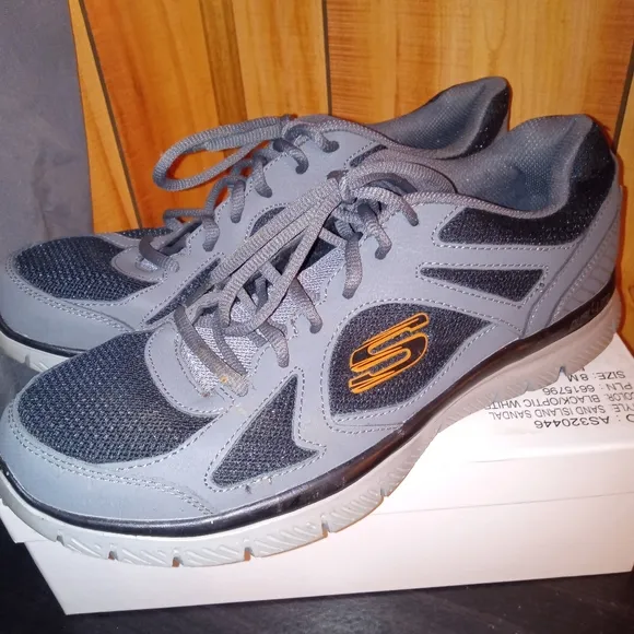 Men's Skechers memory foam lite weight sneakers
