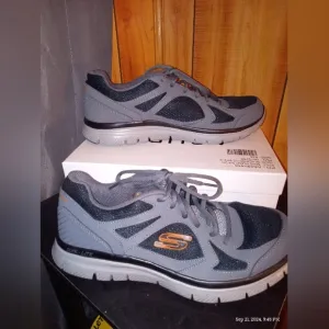 Men's Skechers memory foam lite weight sneakers