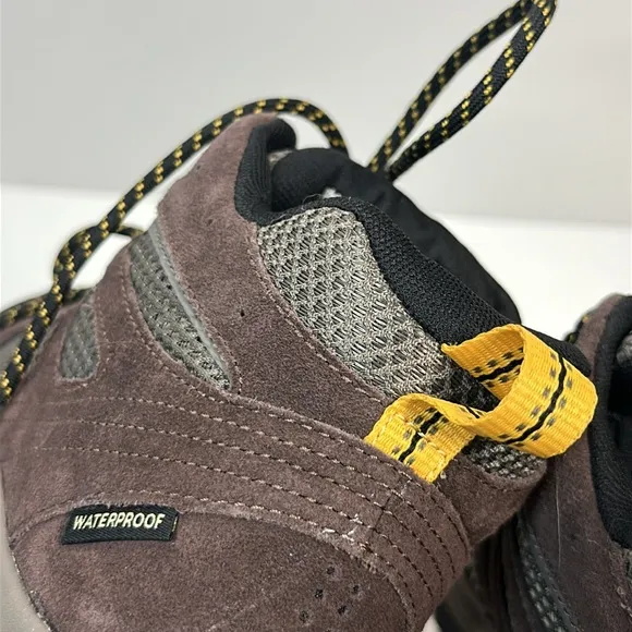 Merrell Men’s Oakcreek Mid Waterproof Hiking Boots Size 8.5