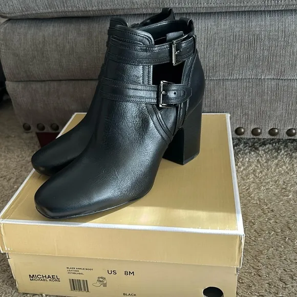 MICHAEL KORS Blaze Ankle Boots Black Leather sz 8 NIB