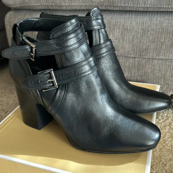 MICHAEL KORS Blaze Ankle Boots Black Leather sz 8 NIB