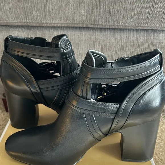 MICHAEL KORS Blaze Ankle Boots Black Leather sz 8 NIB