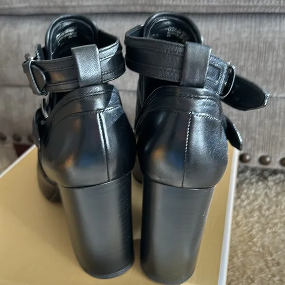 MICHAEL KORS Blaze Ankle Boots Black Leather sz 8 NIB