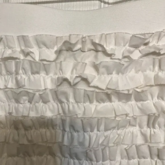 MICHEAL KORS  size 16 white skirt  tiered silk ribbon look back zip