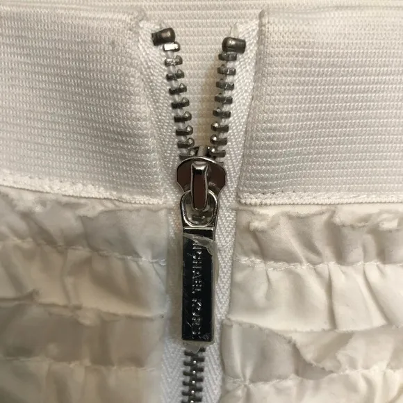 MICHEAL KORS  size 16 white skirt  tiered silk ribbon look back zip