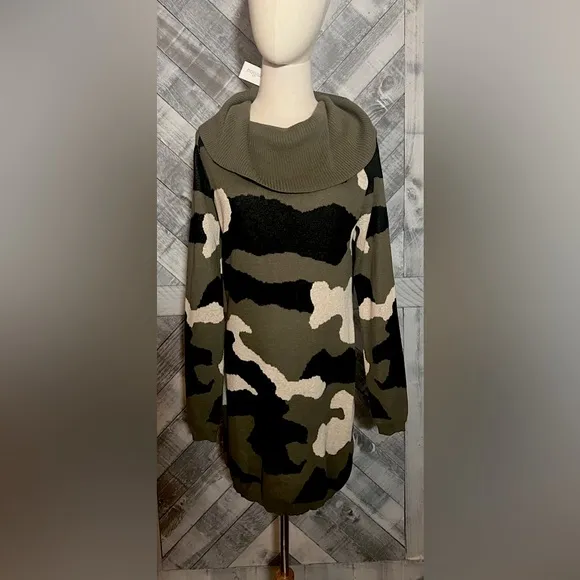 MILLAU NWT CAMO SWEATER DRESS.           SIZE M