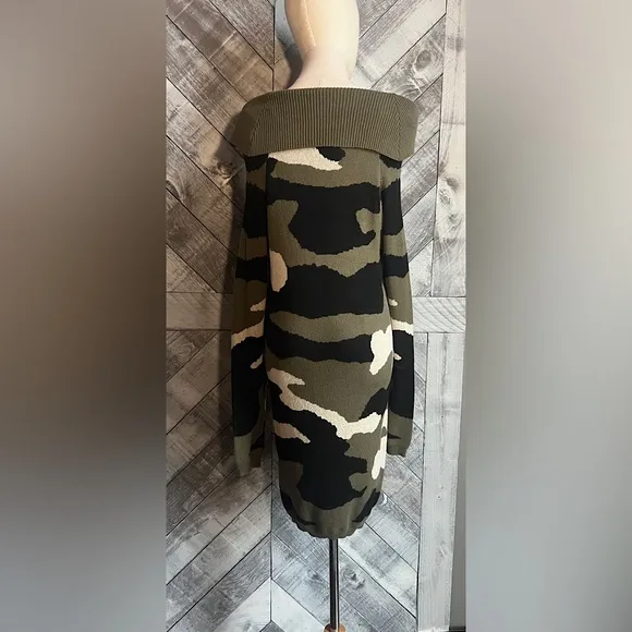 MILLAU NWT CAMO SWEATER DRESS.           SIZE M