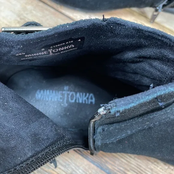 Minnetonka Dixon Suede Ankle Boots Size 8