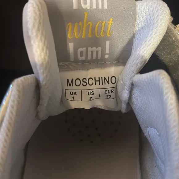 Moschino Girls' 26040. Trainers, Silver size 2