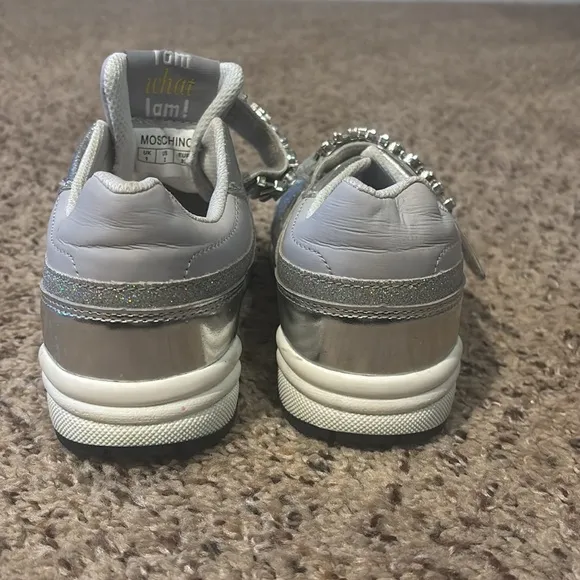 Moschino Girls' 26040. Trainers, Silver size 2