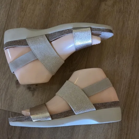Munro Women's Gold Pisces Sandals