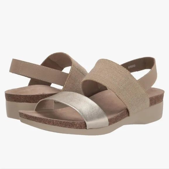 Munro Women's Gold Pisces Sandals