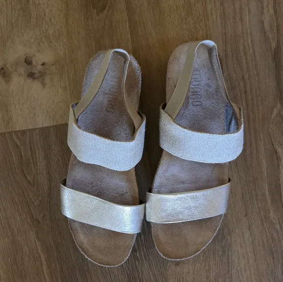 Munro Women's Gold Pisces Sandals