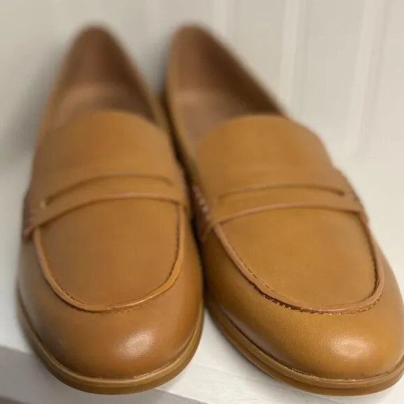 Naturalizer Women Mia Slip On Flat Loafer in English Tea Brown Size 11