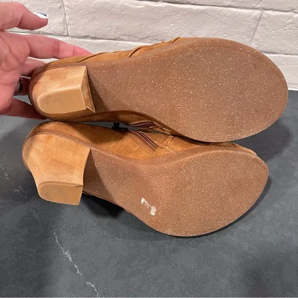 Naya sz 10 Ana tan suede peeptoe ruched ankle booties shooties