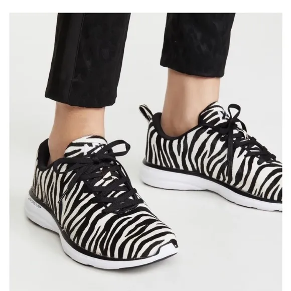 New APL Iconic pro Zebra print sneakers size 5
