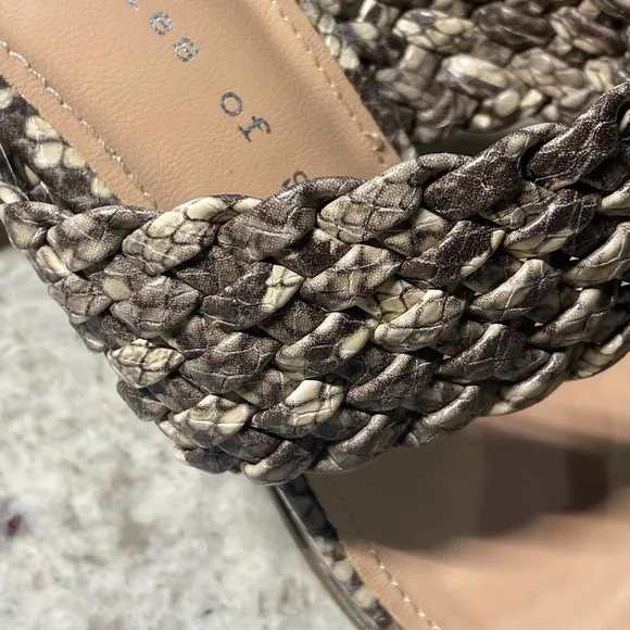 NEW ARTICLES OF SOCIETY ASTI BROWN SNAKE HEEL SANDAL SIZE 7